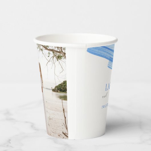 Minimale eenvoudige zandige inktlijnen blauwe brui papieren bekers (Rechts)