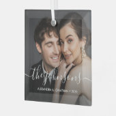 Minimale elegante naam script Paar Foto Kerstmis Glas Ornament (Voorkant links)