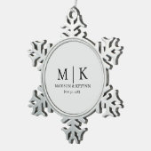 Minimale en elegante zwarte en witte monogram brui tin sneeuwvlok ornament (Rechts)