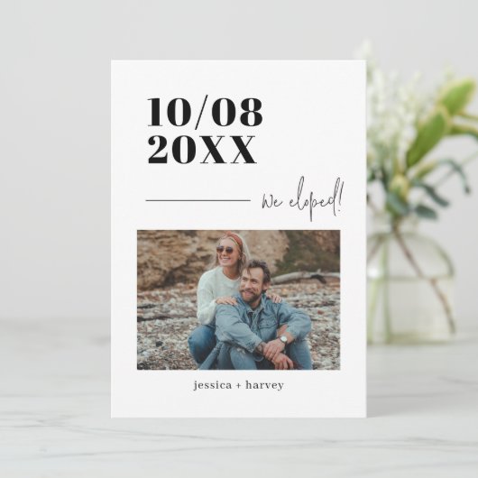 Minimale fotoweddenschap aankondiging (Staand voorkant)