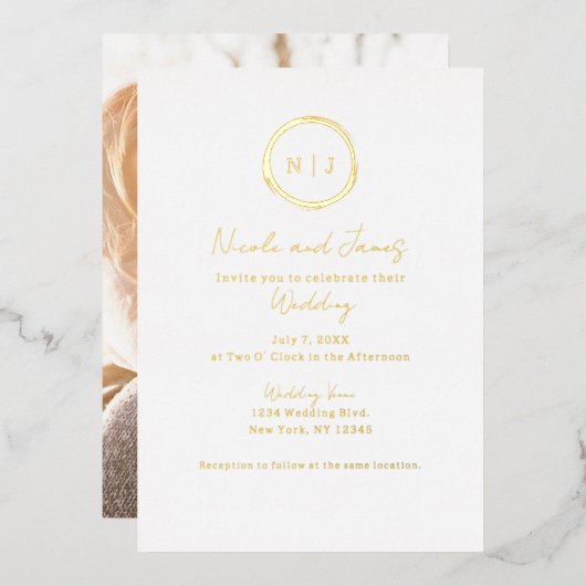 Minimale Gold White Modern Glam Weddenfoto Folie Uitnodiging (Voorkant / Achterkant)
