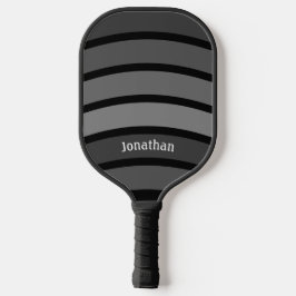 Minimale golfstrips en naamschaduwen van zwart en  pickleball paddle
