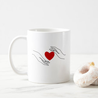 Minimale handen die rode hartliefdeskunst aanbiede koffiemok