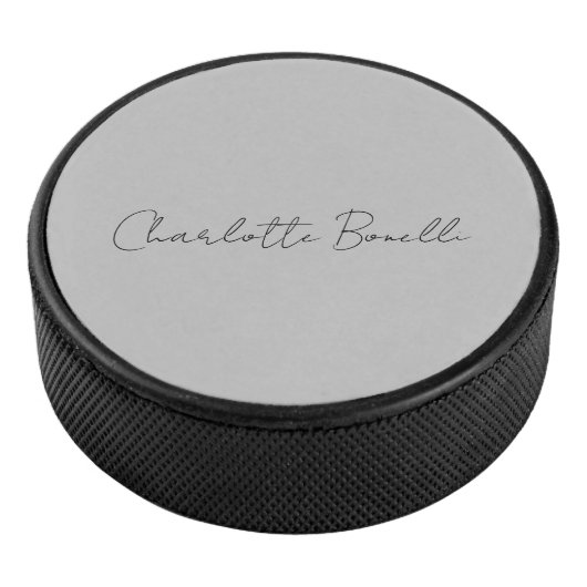 Minimale handgeschreven scriptnaam grijs hockey puck (3/4)