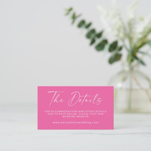 Minimale Hot Roze Modern Script Bruiloft QR Code Informatiekaartje (Staand voorkant)
