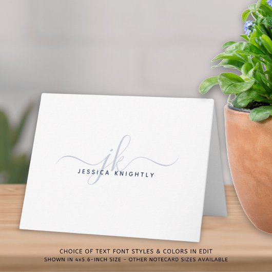 Minimale marineblauw in het Initiaal van het moder Notitiekaartje