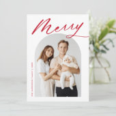 Minimale Merry Red Script Arch Photo Feestdagenkaart (Staand voorkant)