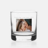 Minimale moderne datum van de Aangepaste bruiloft  Whisky Glas (Voorkant)
