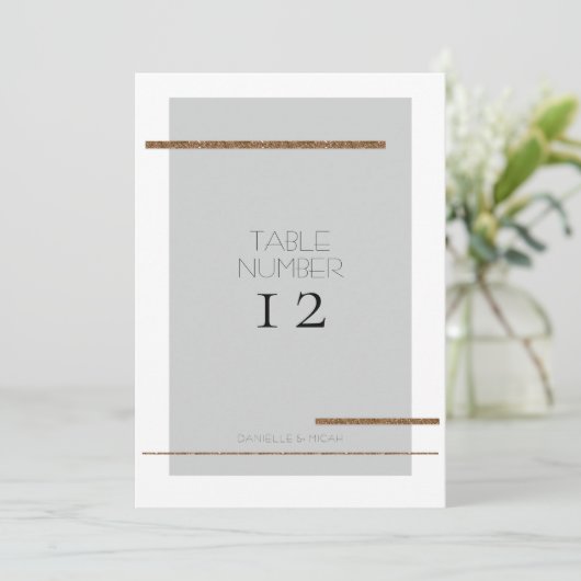 Minimale Moderne Eenvoudige Grijze Gouden Tafel Nu Kaart (Staand voorkant)