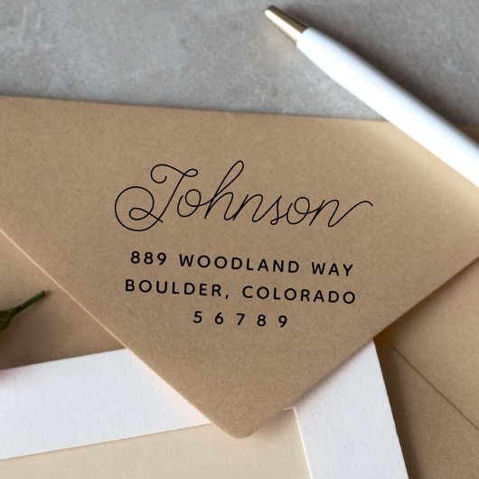 Minimale moderne familienaam retouradres 	rubberstempel