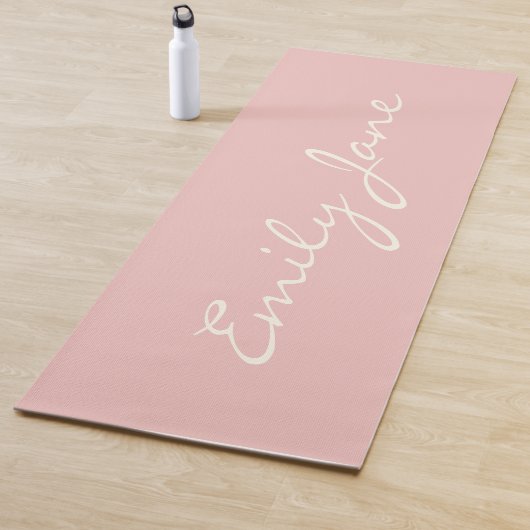 Minimale moderne kalligrafie Blush roze naam Yogamat (In situ)
