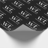 Minimale Moderne Zwart-wit Monogrammed Naam Cadeaupapier (Hoek)