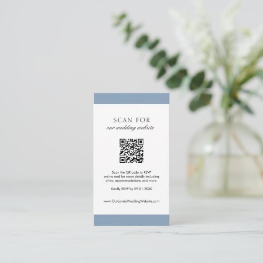 Minimale mosterdblauwe moderne QR-code bruiloft Informatiekaartje (Staand voorkant)