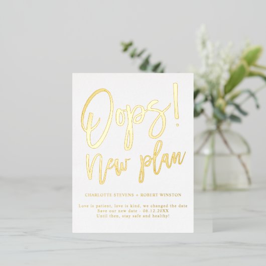 Minimale nieuwe plan bruiloft verandert de datum folie uitnodiging briefkaart (Staand Voorkant)