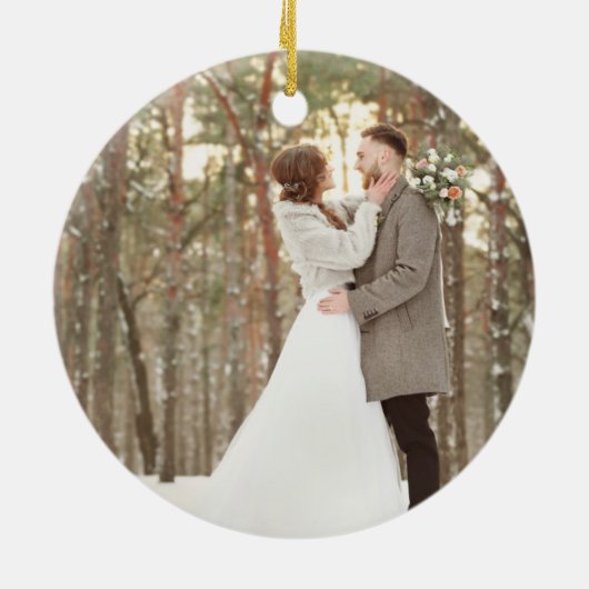 Minimale Pas getrouwd eerste kerstbruiloft foto Keramisch Ornament (Achterkant)