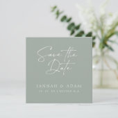 Minimale saliegroene script foto bruiloft save the date (Staand voorkant)
