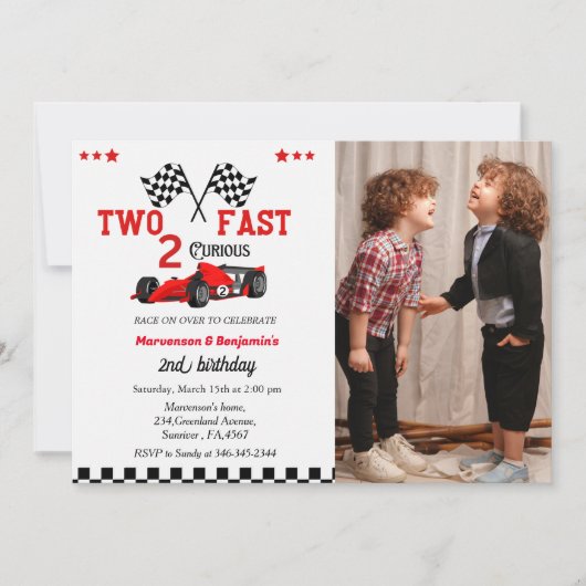 Minimale scripttwin jongen die snel opgroeit twee kaart (Voorkant)