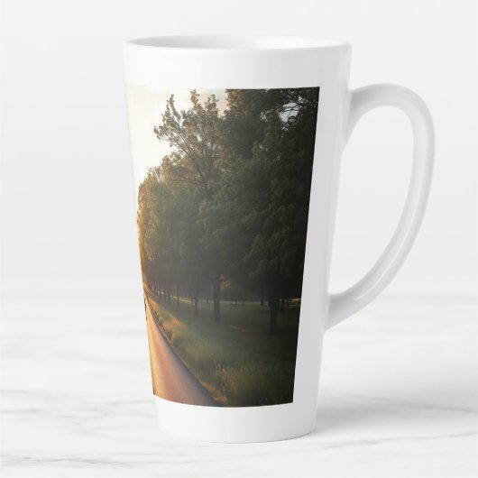 Minimale Silhouette Latte Mok (Rechts)