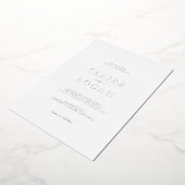 Minimale Typografie Elegant White Wedding Folie Uitnodiging (Gedraaid)