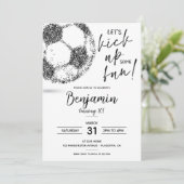 Minimale Voetbal Verjaardag Moderne uitnodiging (Staand voorkant)