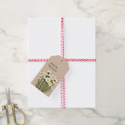 Minimale witte Daisy bloemen op beige achtergrond Cadeaulabel (Met Touw)