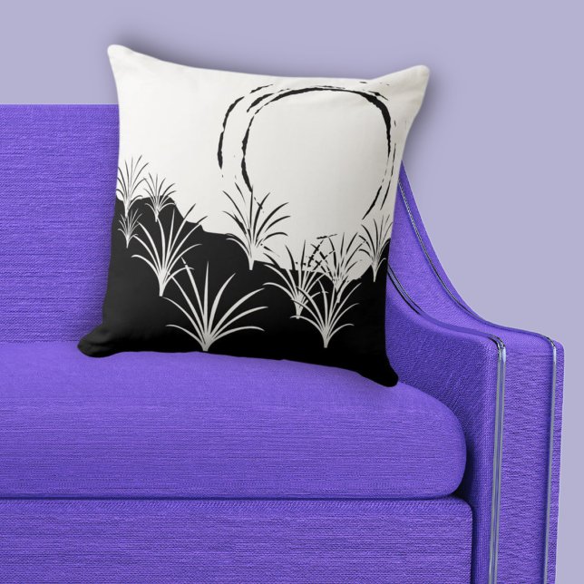 Minimale zonneset voor zwart-wit strand kussen (Minimalist Black & White Beach Sunset Throw Pillow)