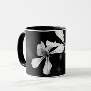 Minimale zwart-wit bloemen mok