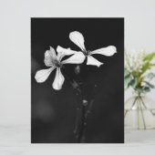 Minimale zwart-wit bloemen save the date (Staand voorkant)