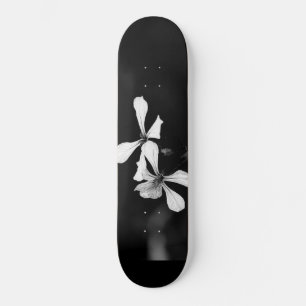 Minimale zwart-wit bloemen skateboard