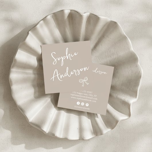 Minimalist Beige with Elegant Script & Bow      Vierkante Visitekaartje