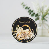 Minimalist Black and Gold Wedding Rings Invitation (Debout devant)