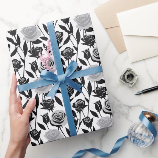 Minimalist Black Roses With Light Gray Stems  Cadeaupapier (Geschenken)
