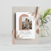 Minimalist boho wedding invitation with photo (Debout devant)