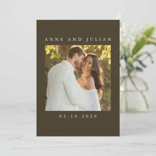 Minimalist Brown Wedding Invitation with a photo (Debout devant)