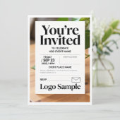 Minimalist Customizable Invitation – Clean Typogra (Debout devant)
