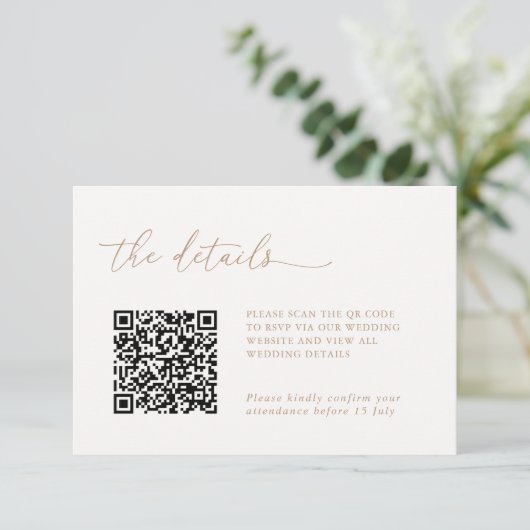 Minimalist Details & QR Code Wedding RSVP Card (Debout devant)