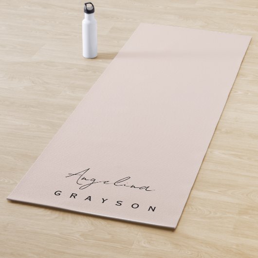 Minimalist handwritten script, simple and modern  yogamat (In situ)