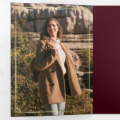 Minimalist Photo Burgundy Gold QR Code Wedding Drieluik Uitnodiging (Binnenzijde eerst)