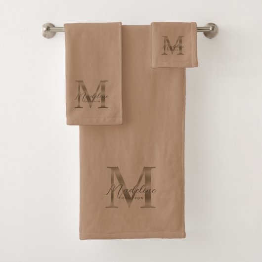 Minimalist Script Taupe Metallic Gold Monogram Bad Handdoek (Insitu)
