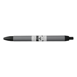 Minimalist typography monogram name  zwarte inkt pen