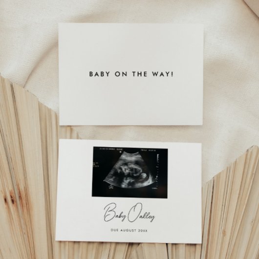 Minimalistic Script "Baby On The Way!" Pregnancy Aankondiging
