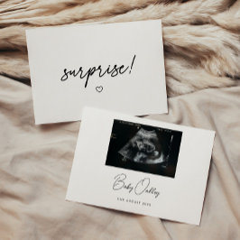 Minimalistic "Surprise!" New Baby Pregnancy Photo Aankondiging