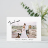 Minimalistisch 2-foto Modern Script Wedding Bedankkaart (Staand voorkant)