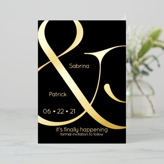 Minimalistisch Ampersand sparen de Datum Folie Uitnodiging (Staand Voorkant)