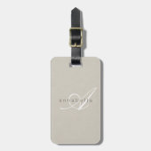 Minimalistisch Beige Linnen Monogram Script Bagagelabel (Voorkant verticaal)