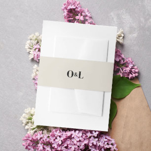Minimalistisch beige Monogram Weddenschap Uitnodigingen Wikkel