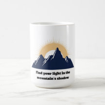 Minimalistisch berg- en zonnestraalontwerp