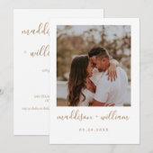 Minimalistisch bijtend beige met fototrouwinvitat kaart (Voorkant / Achterkant)