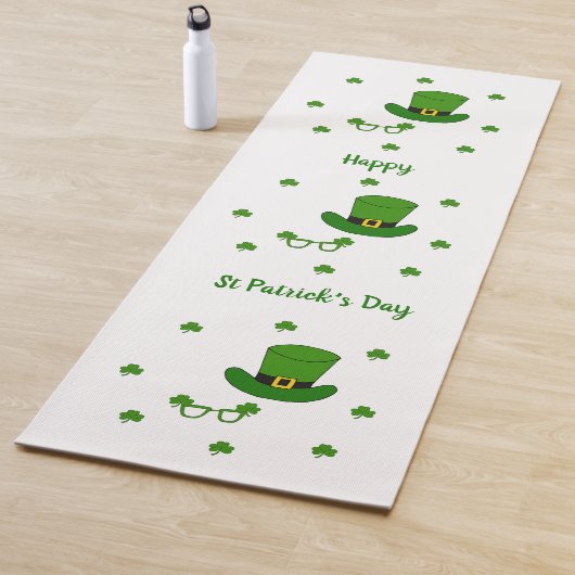 Minimalistisch Cute Happy St Patrick's Day Yogamat (In situ)