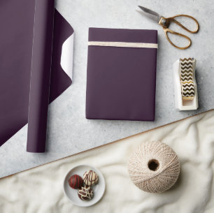 Minimalistisch donkerbruin Tamarind Violet Paarse Cadeaupapier
